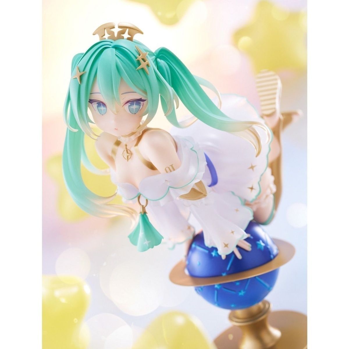 Hatsune Miku Globe Figure - 170mm Virtual Diva World Collectible