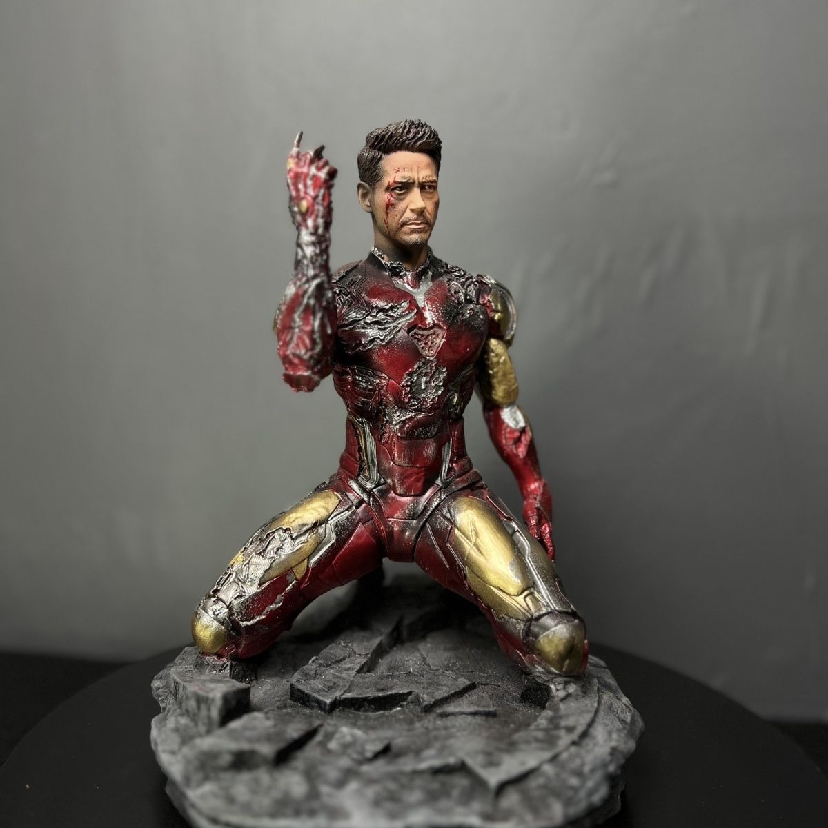 Marvel Iron Man MK85 Battle Damaged Figure - Endgame Collectible