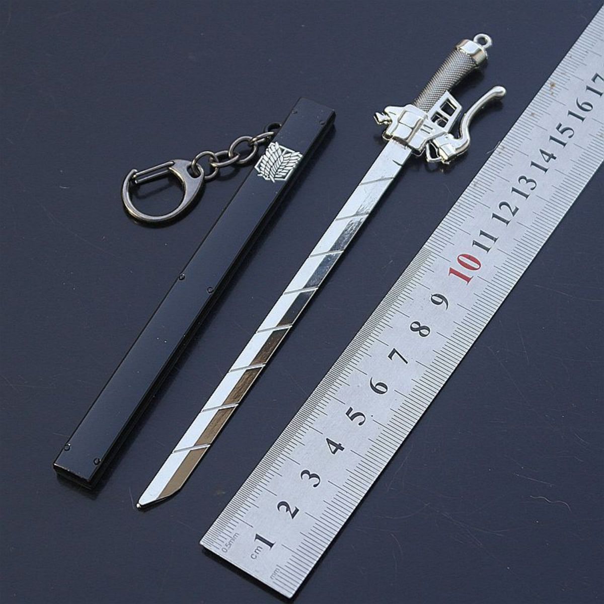 Attack on Titan 進撃の巨人 Levi and Eren and Mikasa Attack Blade Keychain Props