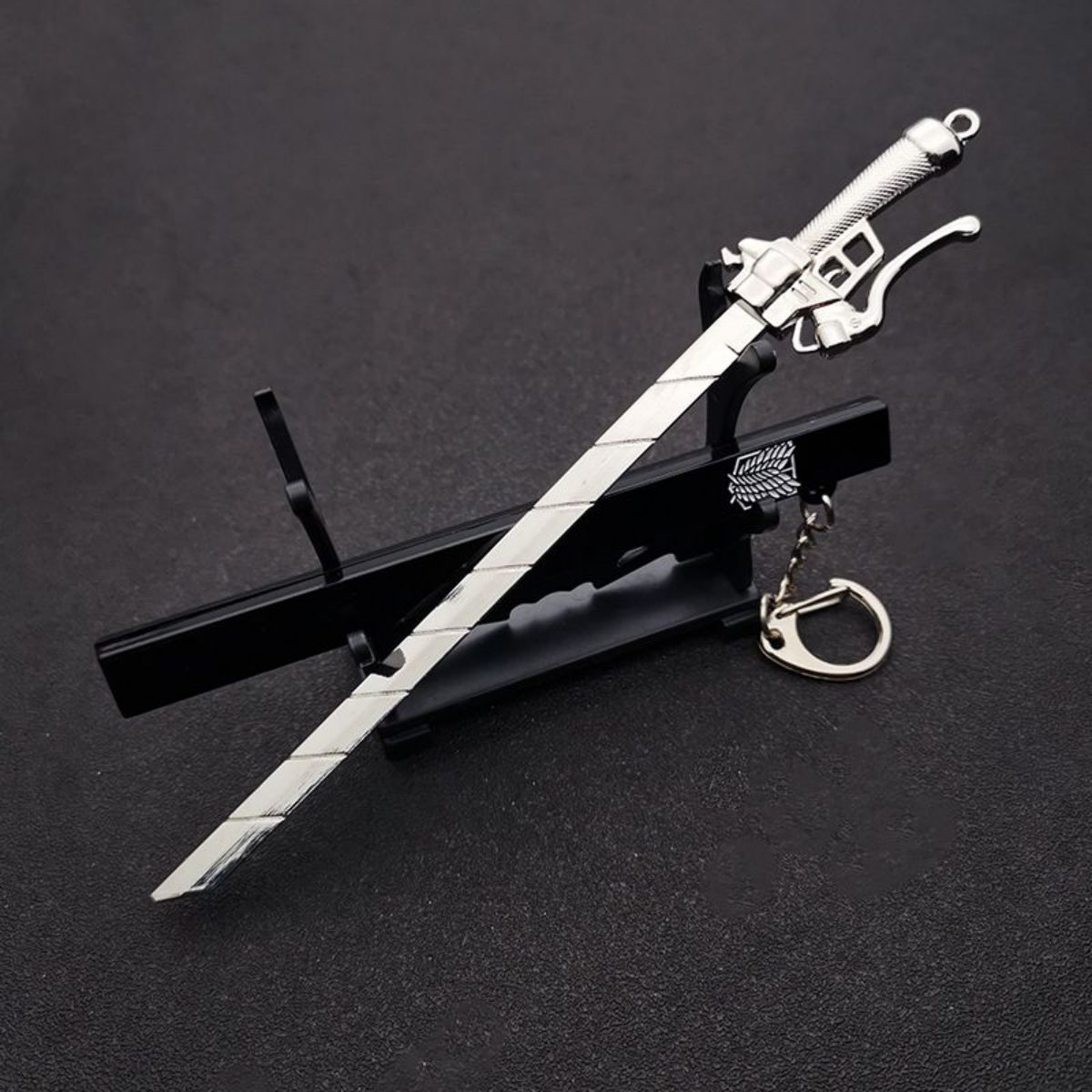Attack on Titan 進撃の巨人 Levi and Eren and Mikasa Attack Blade Keychain Props
