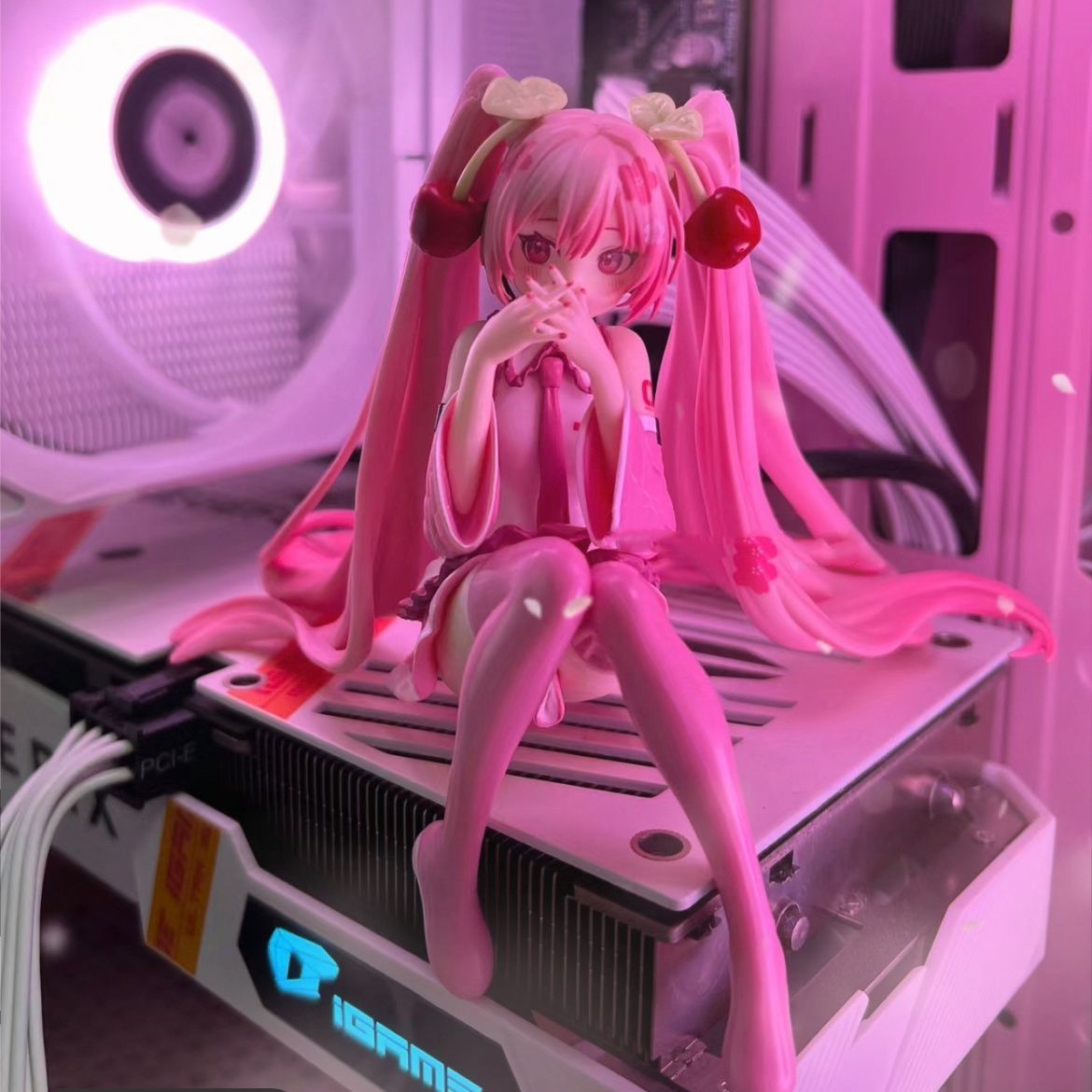 Hatsune Miku Pink Prize Figure - Limited Colorway Collectible