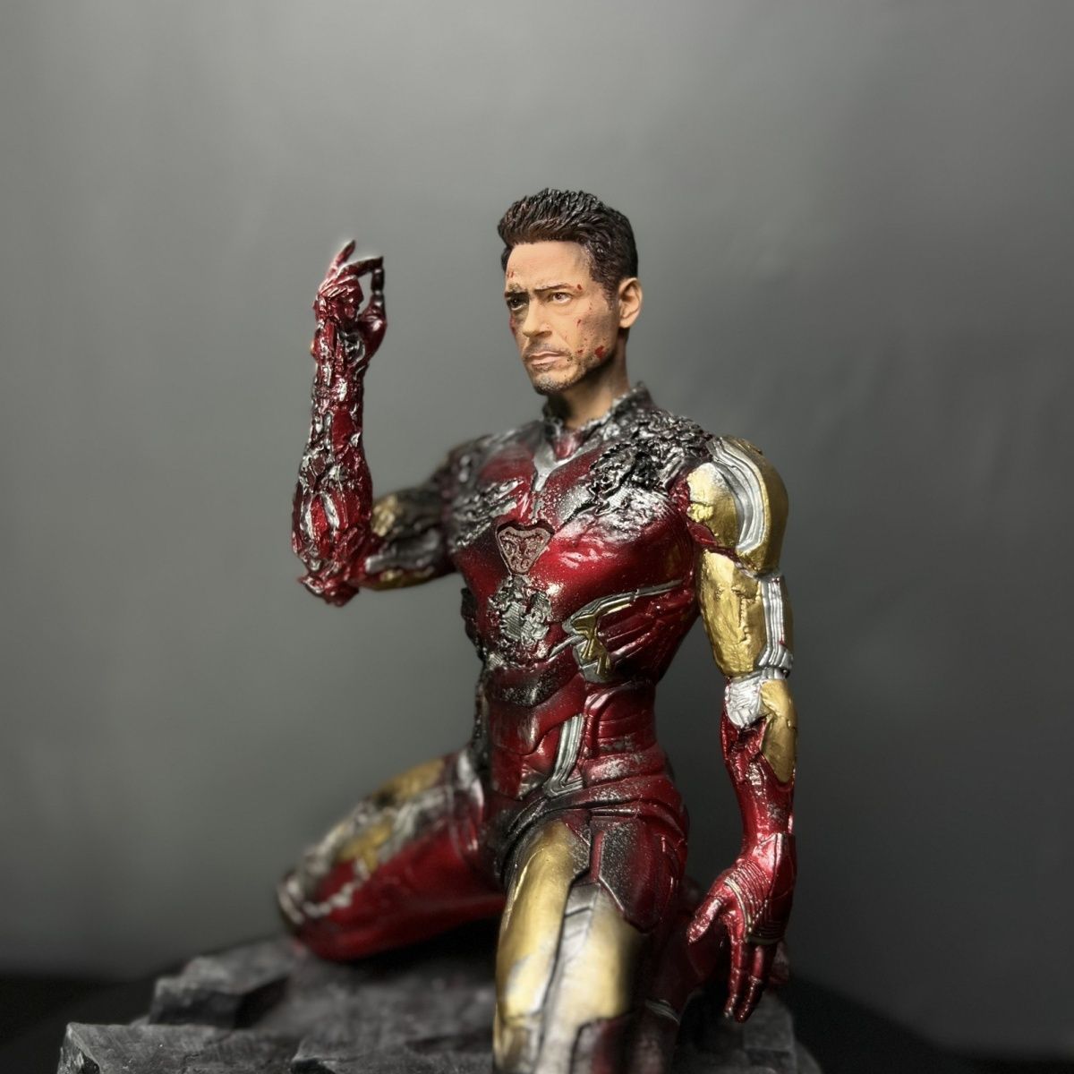 Marvel Iron Man MK85 Battle Damaged Figure - Endgame Collectible