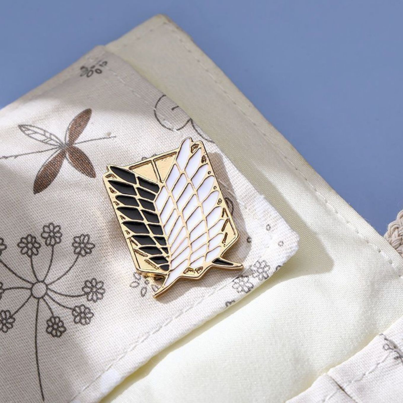 Attack on Titan Peripheral Brooch Wings of Freedom Cartoon Metal Badge Survey Corps Buckle